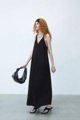 Understated Glamour: Why Less is Often More in Loose-Fit Fashion