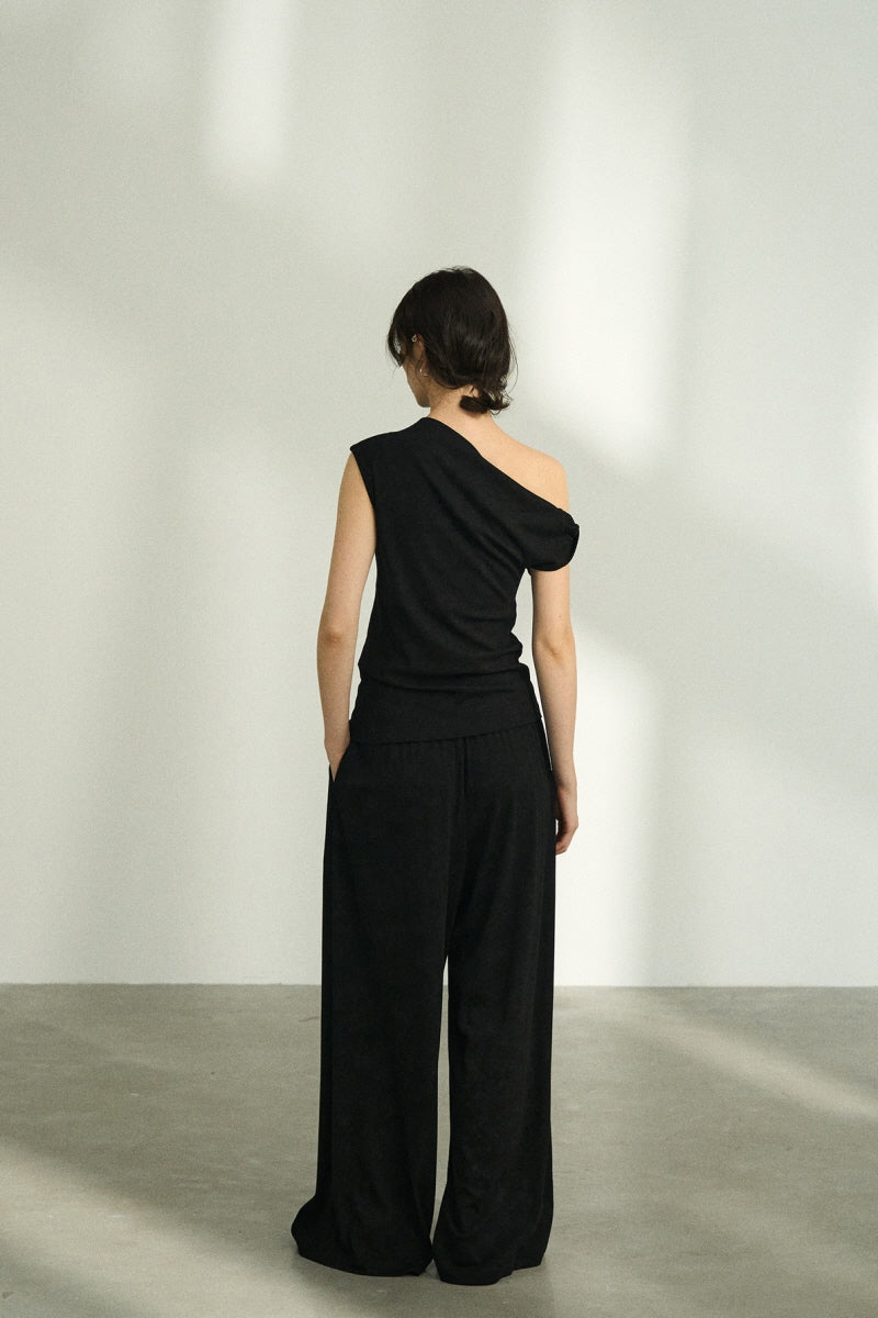 Twisted Slanted Shoulder Slim Top