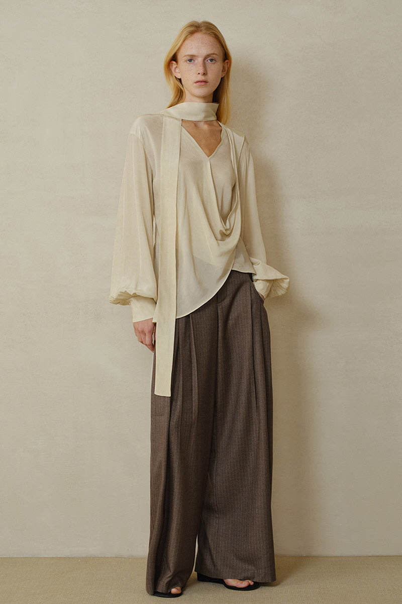 Curved Pocket Pleated Wide-Leg Pants