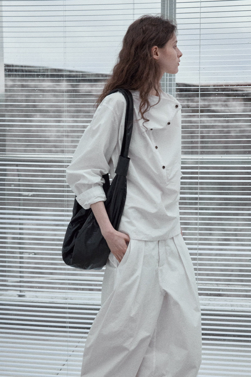 Swing Collar Long-Sleeved Top
