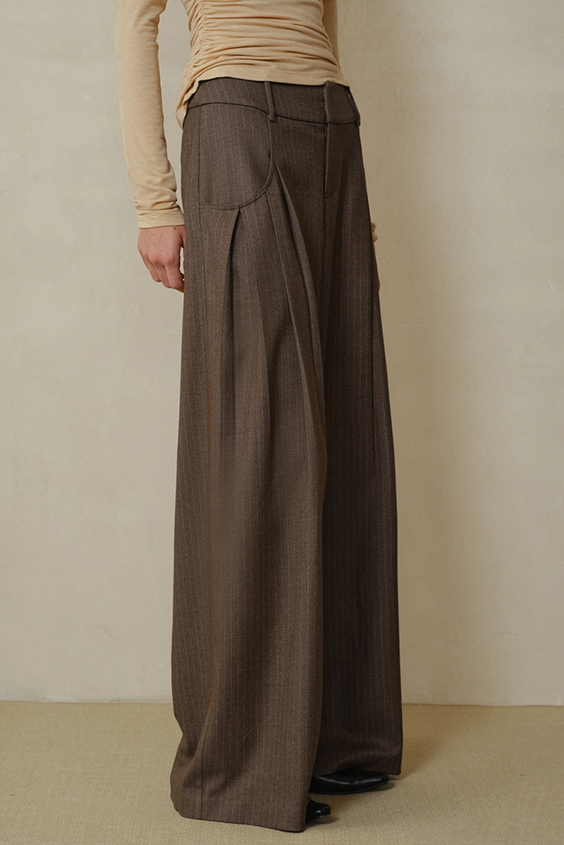 Curved Pocket Pleated Wide-Leg Pants