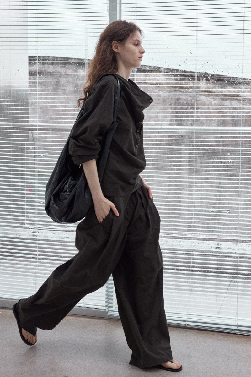 Swing Collar Long-Sleeved Top