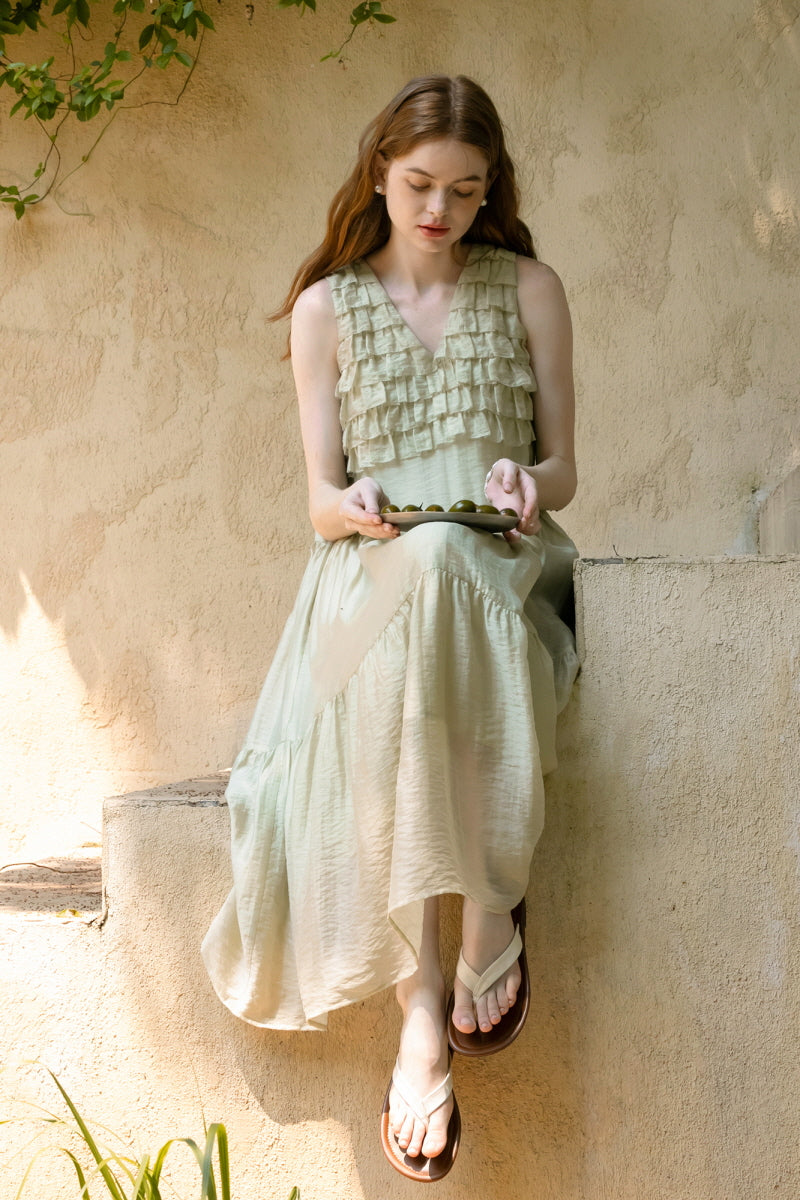 Muccal Edge V-Neck Heavy Industry Sleeveless Cake Dress