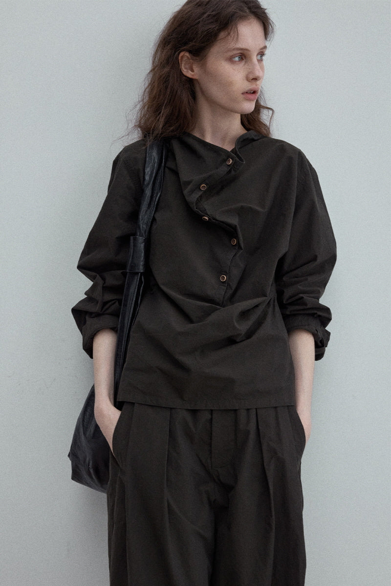 Swing Collar Long-Sleeved Top