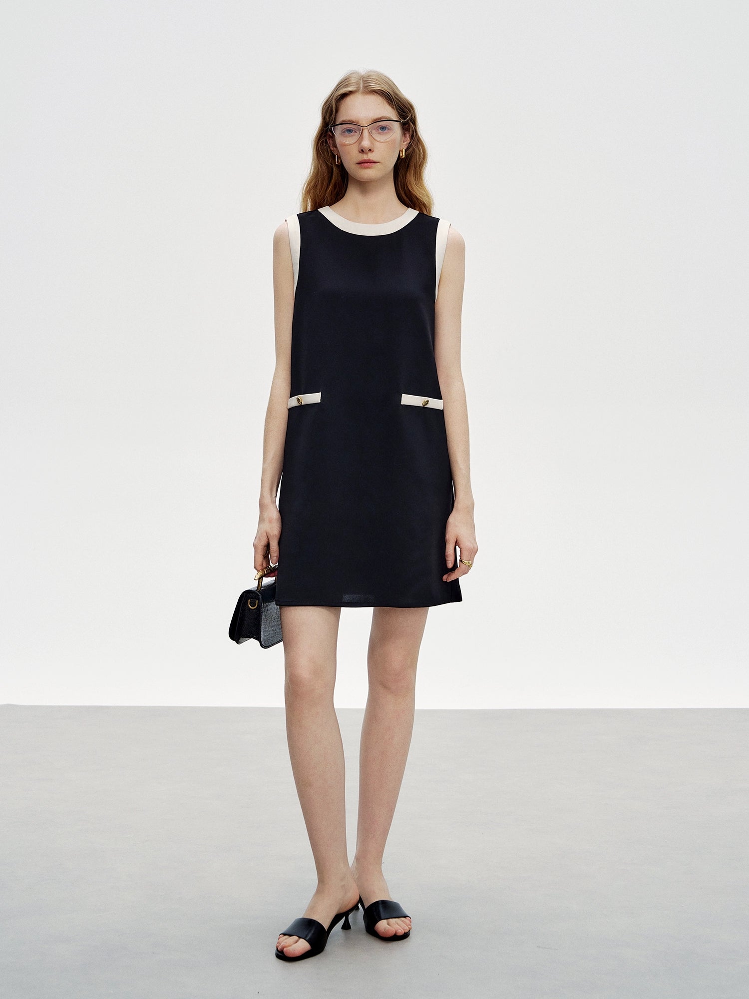 Contrast Back Bow Short Dress
